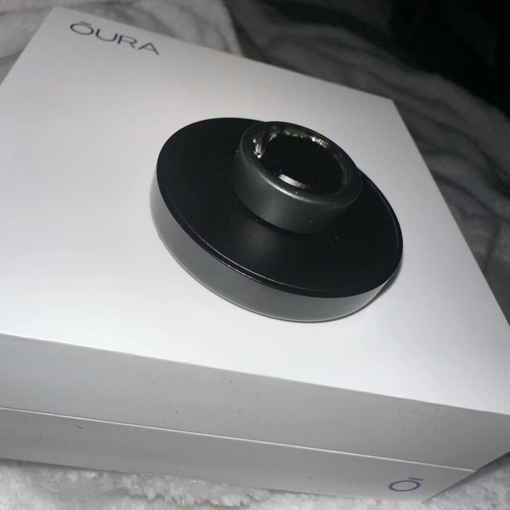 ŌURA Black Ring Charger
